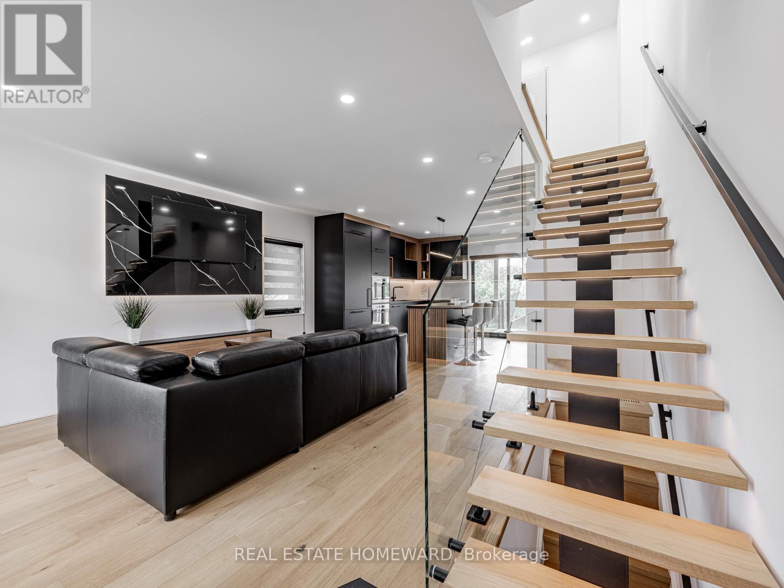 10 Juliana Court, Toronto (lambton Baby Point), Ontario