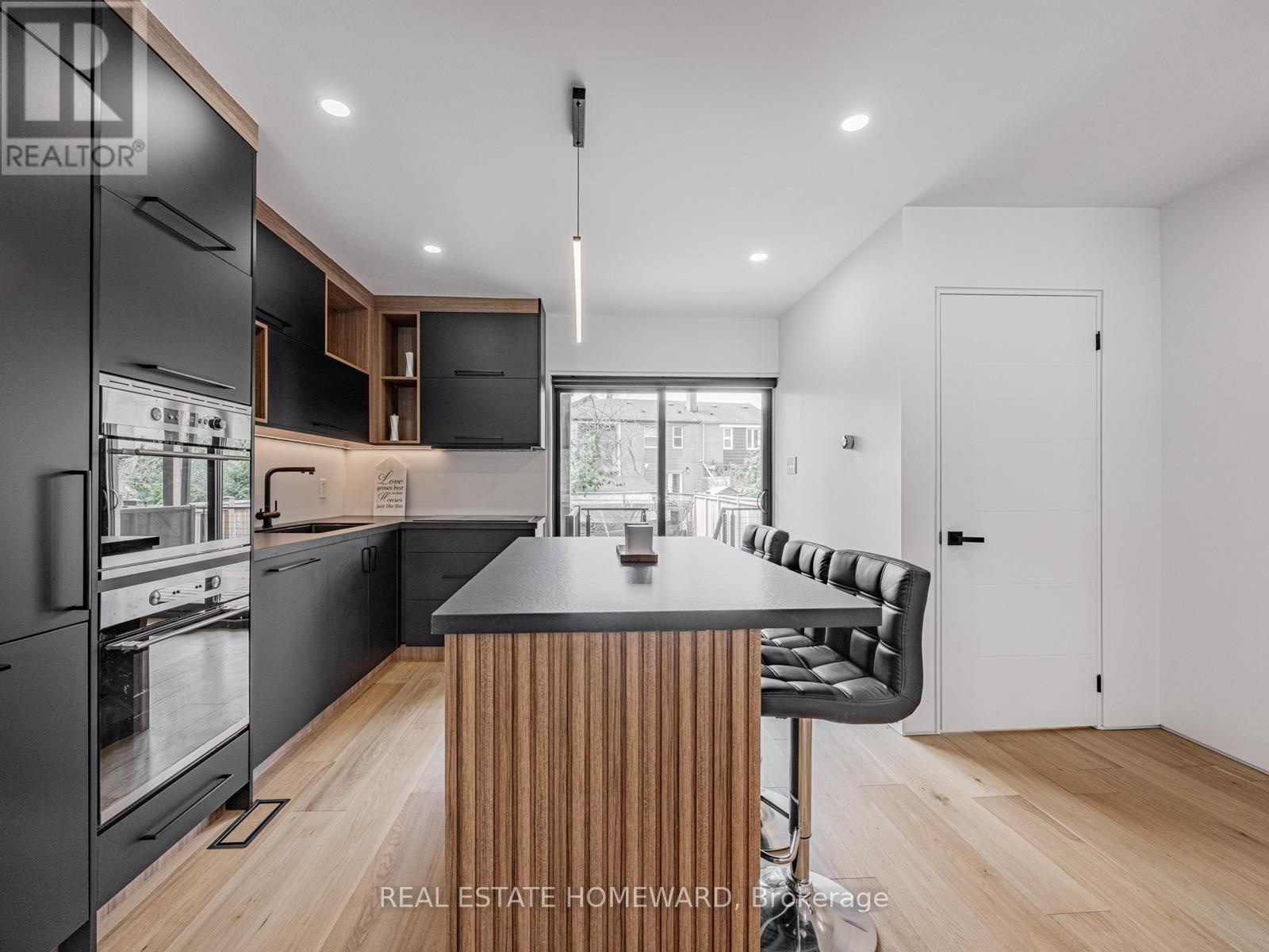 10 Juliana Court, Toronto (lambton Baby Point), Ontario