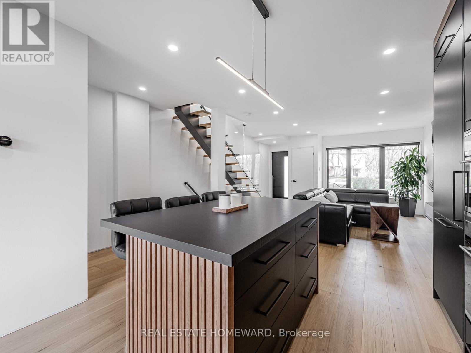 10 Juliana Court, Toronto (lambton Baby Point), Ontario