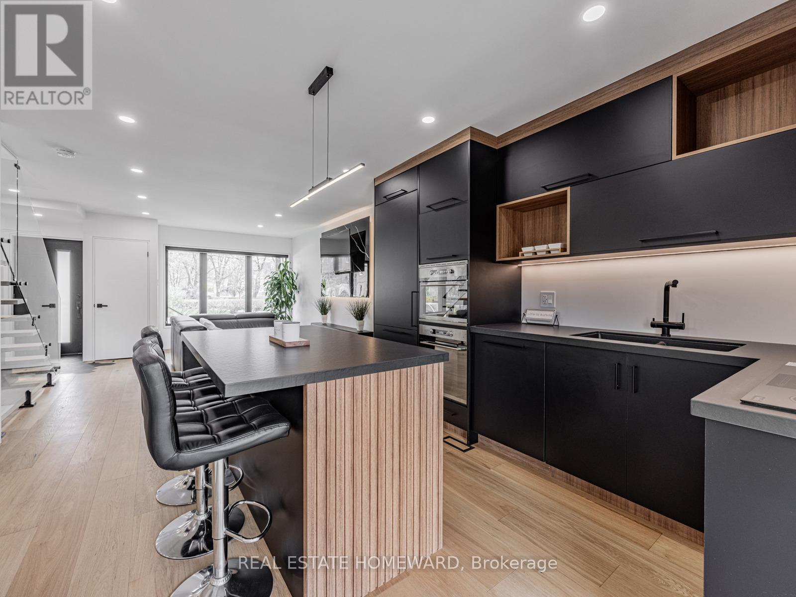 10 Juliana Court, Toronto (lambton Baby Point), Ontario