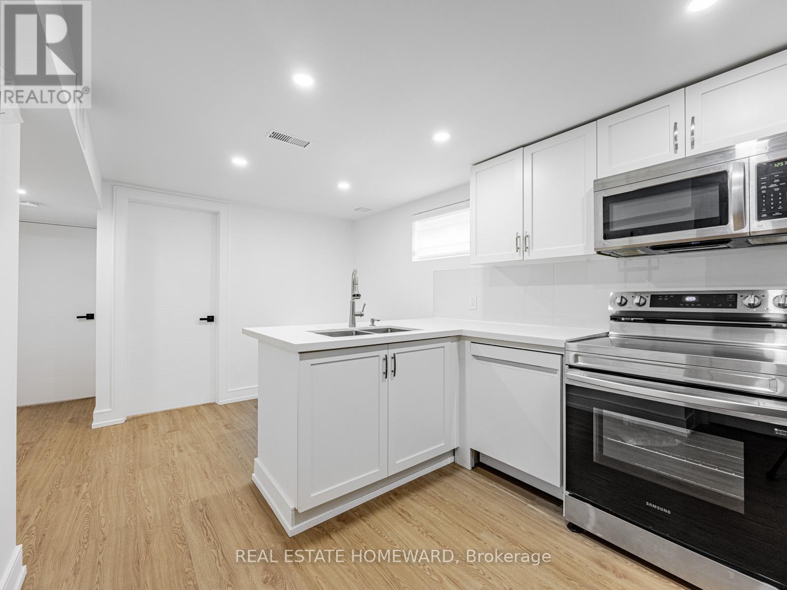 10 Juliana Court, Toronto (lambton Baby Point), Ontario