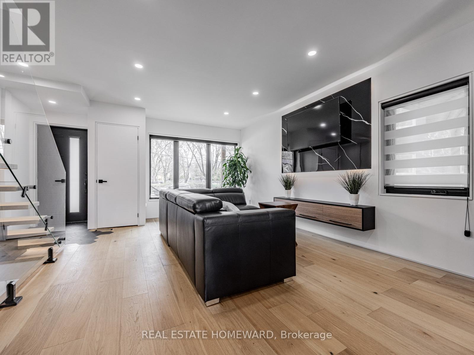 10 Juliana Court, Toronto (lambton Baby Point), Ontario