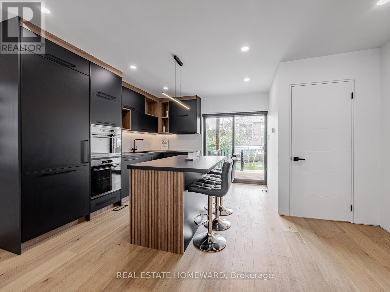 10 Juliana Court, Toronto (lambton Baby Point), Ontario