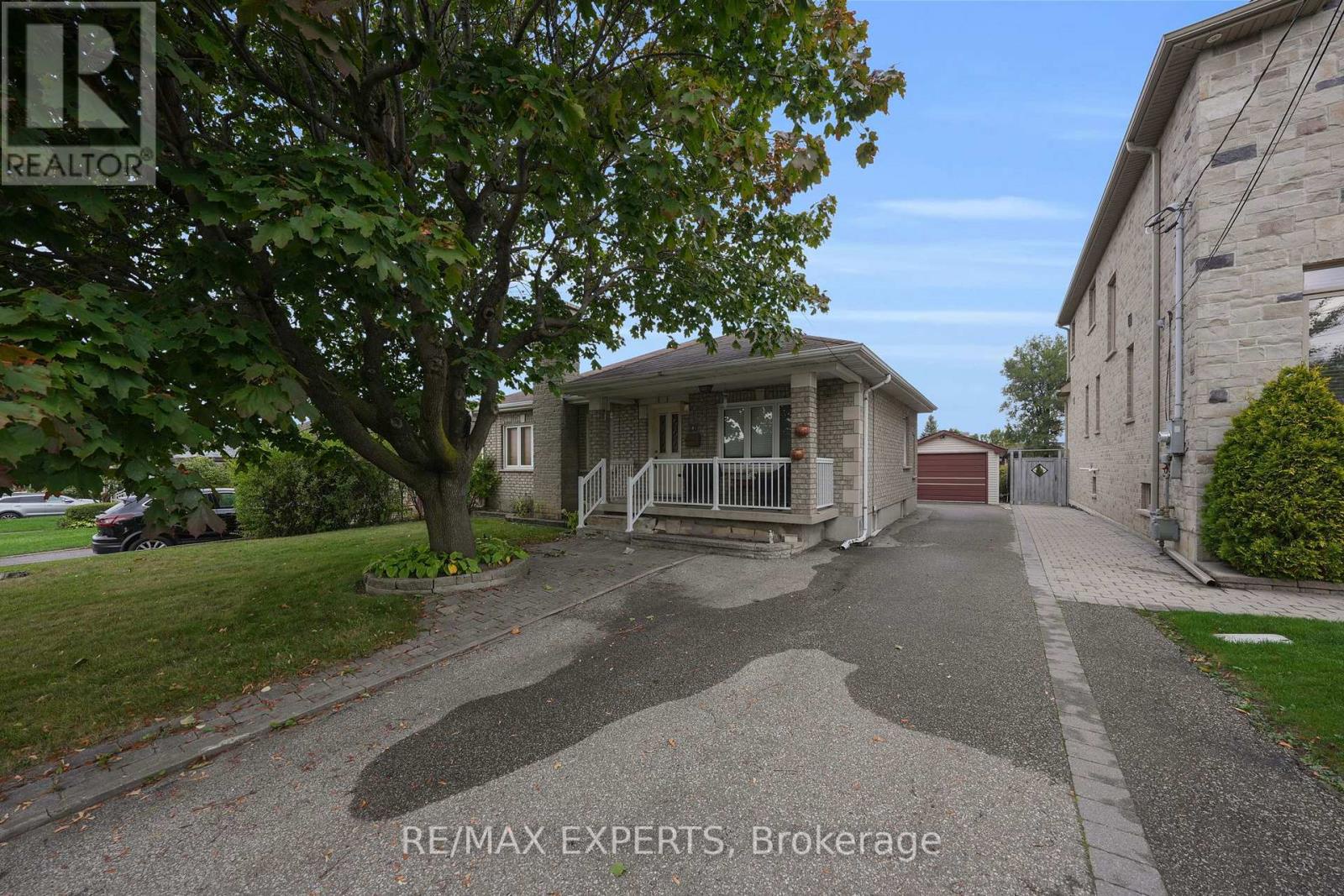 26 Grovedale Avenue, Toronto (maple Leaf), Ontario