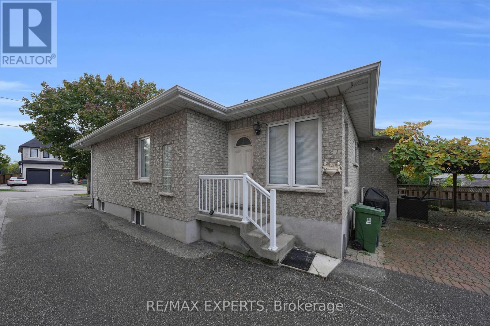 26 Grovedale Avenue, Toronto (maple Leaf), Ontario