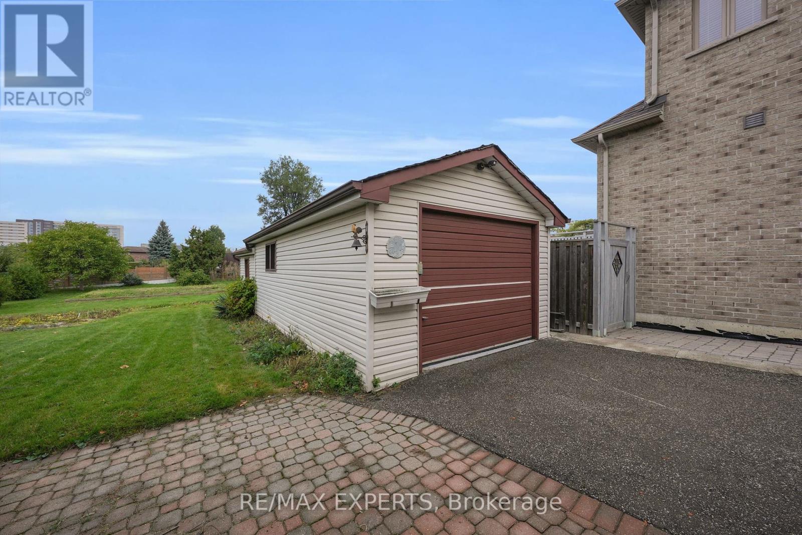 26 Grovedale Avenue, Toronto (maple Leaf), Ontario