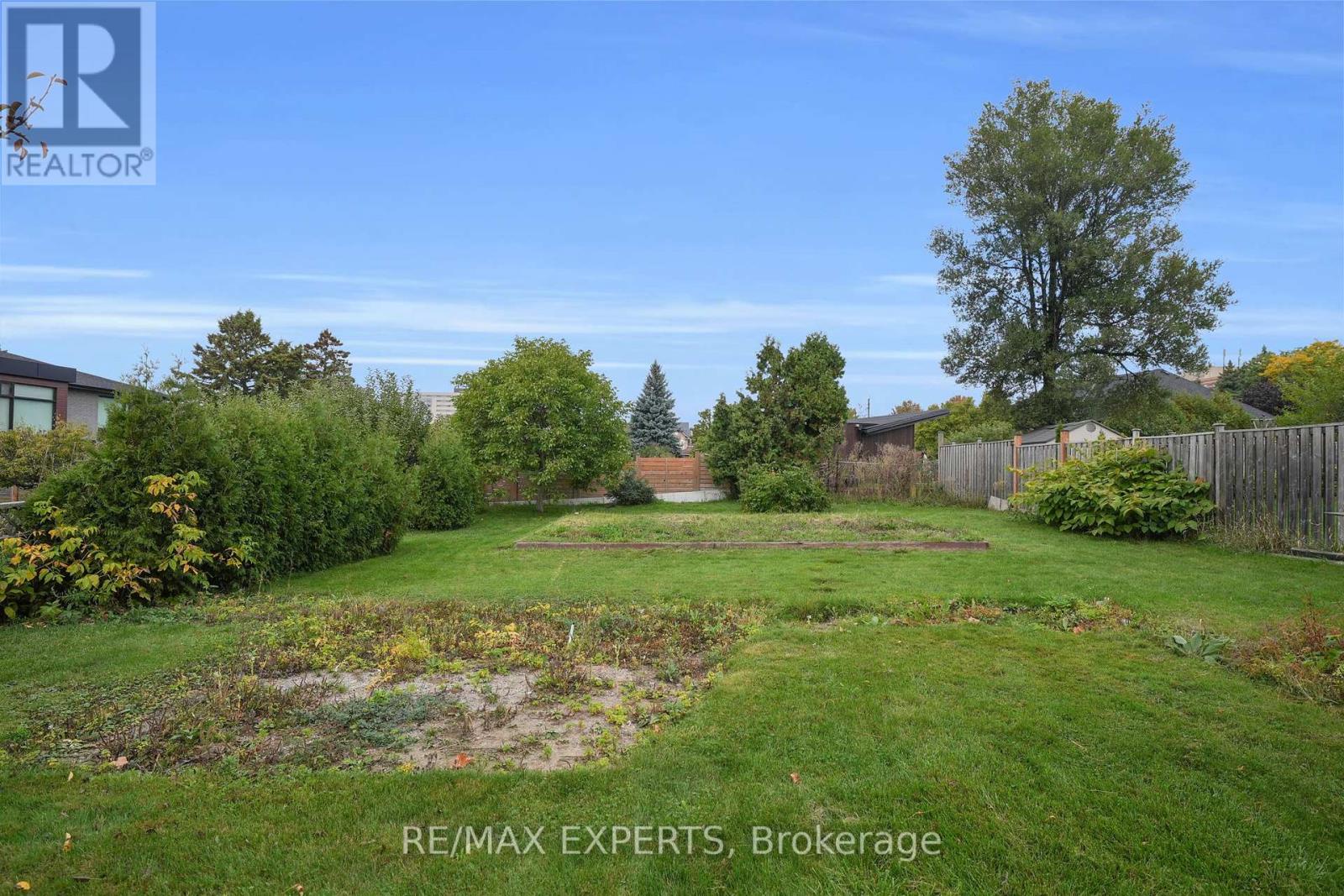 26 Grovedale Avenue, Toronto (maple Leaf), Ontario