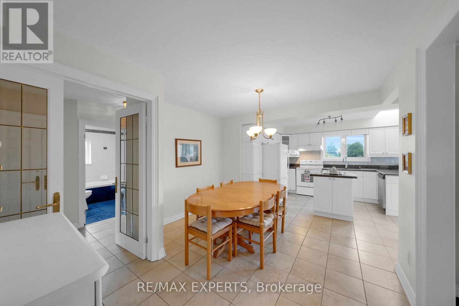 26 Grovedale Avenue, Toronto (maple Leaf), Ontario