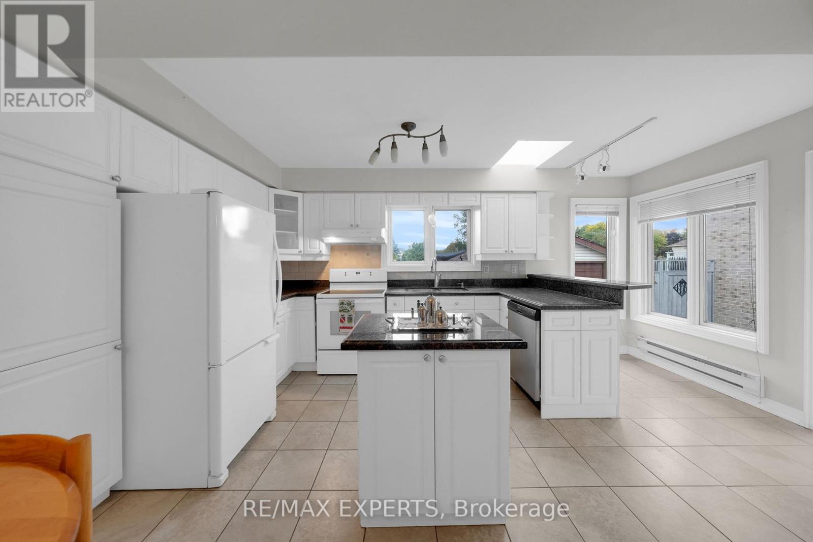 26 Grovedale Avenue, Toronto (maple Leaf), Ontario