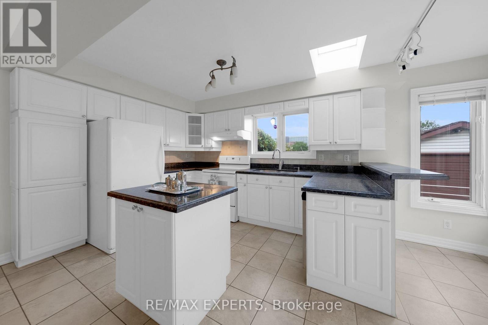 26 Grovedale Avenue, Toronto (maple Leaf), Ontario