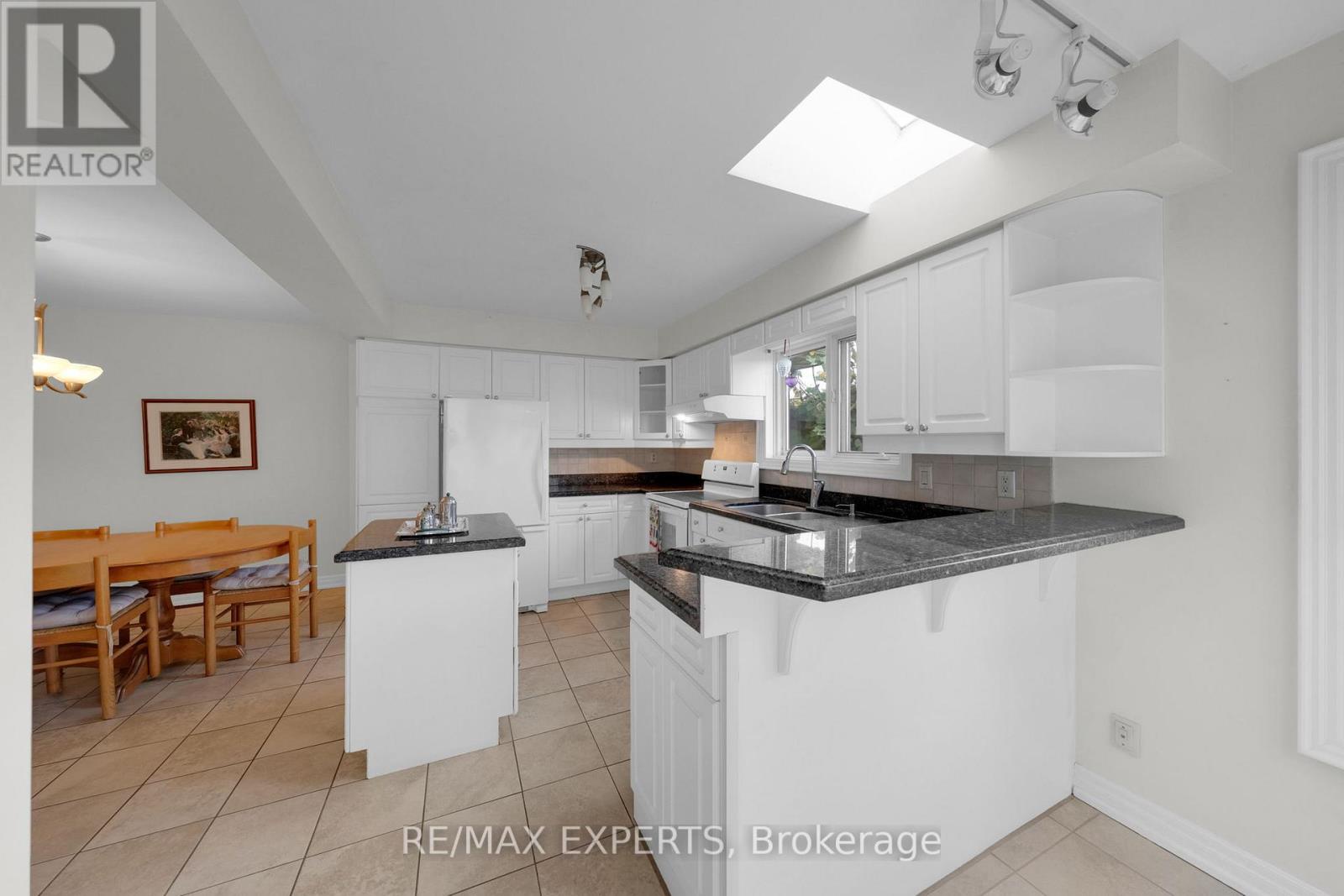 26 Grovedale Avenue, Toronto (maple Leaf), Ontario