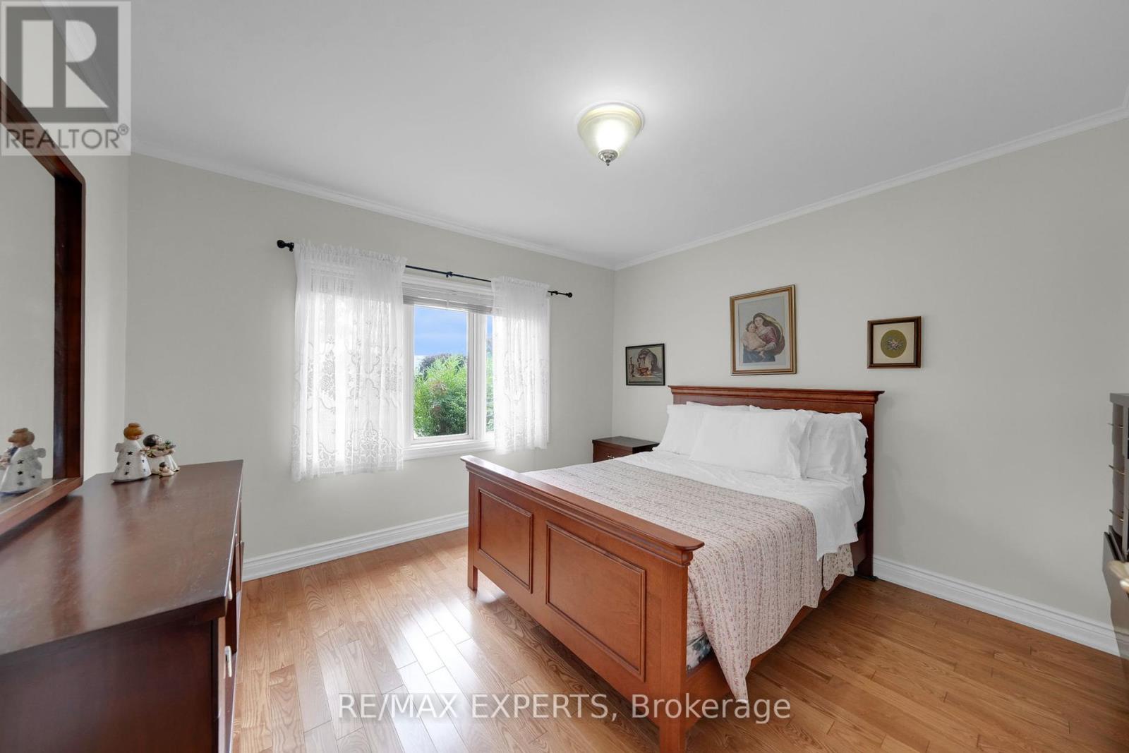 26 Grovedale Avenue, Toronto (maple Leaf), Ontario