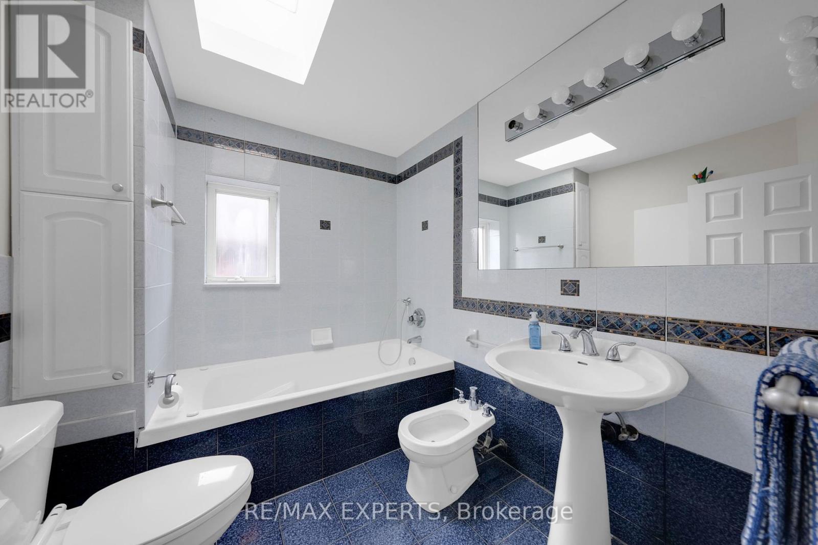 26 Grovedale Avenue, Toronto (maple Leaf), Ontario