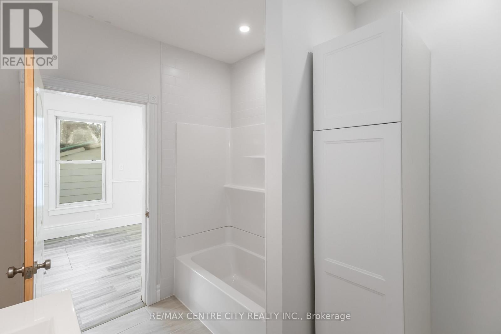 97 Walnut Street, London North (north N), Ontario