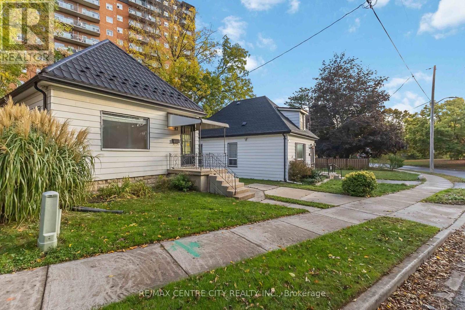 97 Walnut Street, London North (north N), Ontario