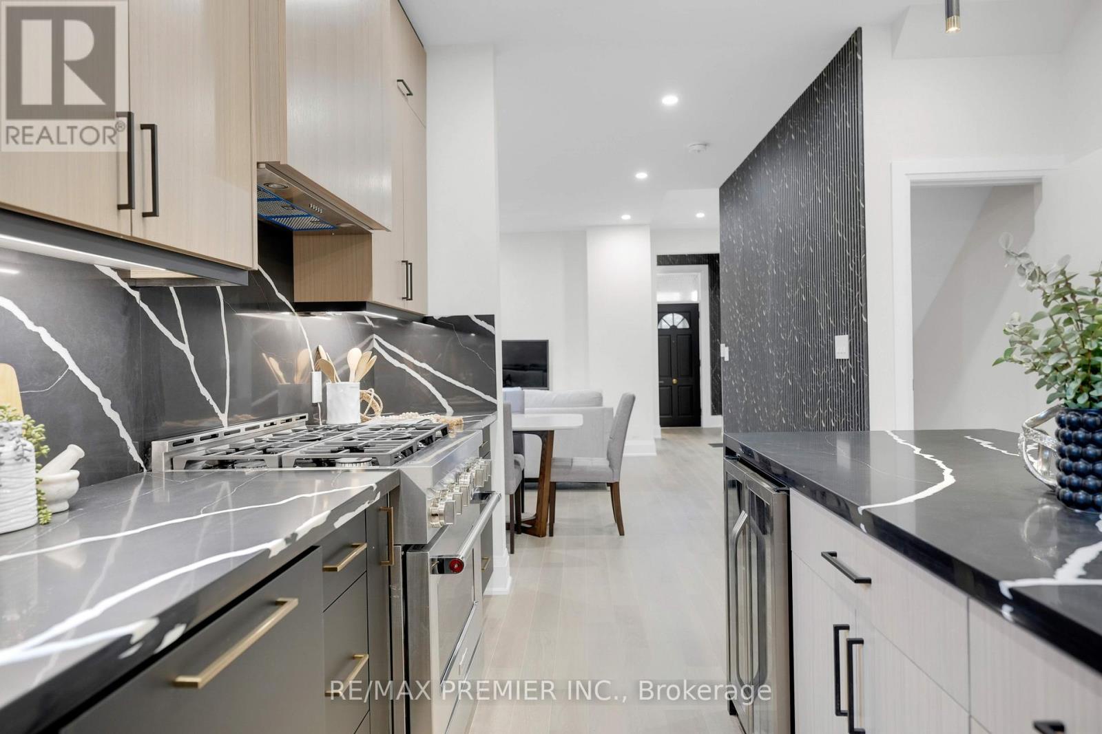 388 Crawford Street, Toronto (trinity-bellwoods), Ontario