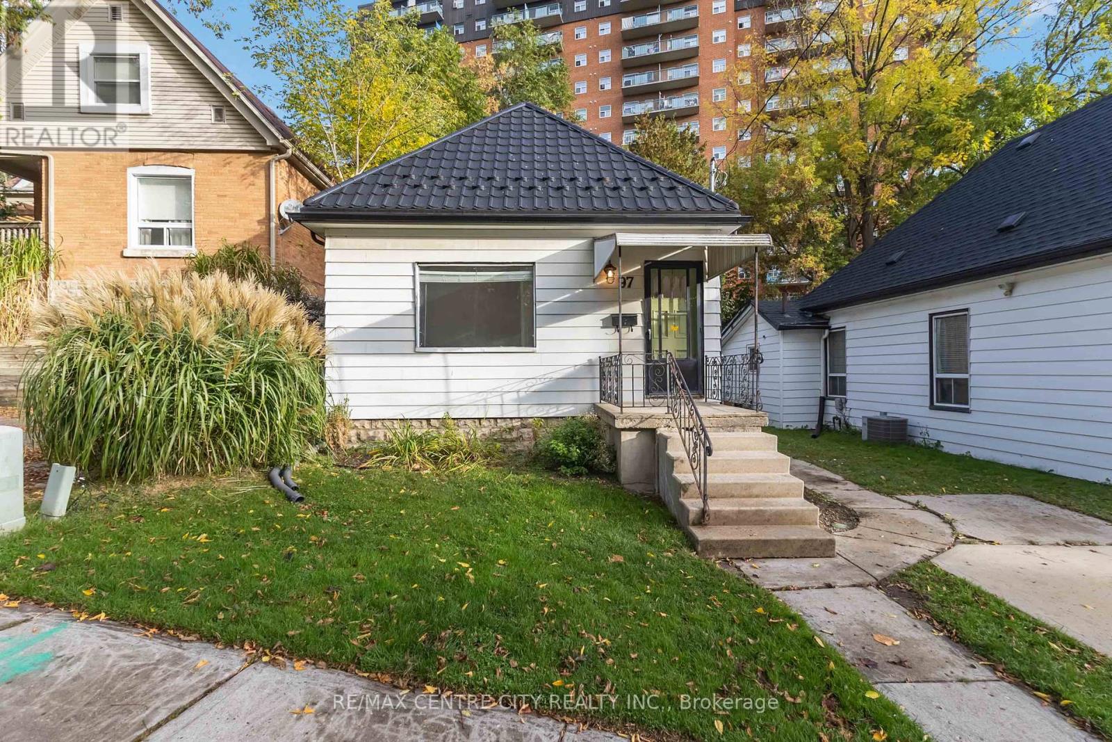 97 Walnut Street, London North (north N), Ontario