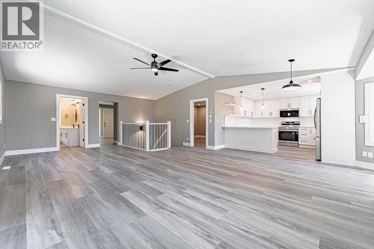 7430 Crowfoot Drive, Anglemont, British Columbia