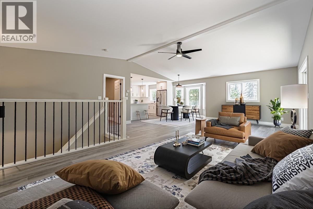 7430 Crowfoot Drive, Anglemont, British Columbia