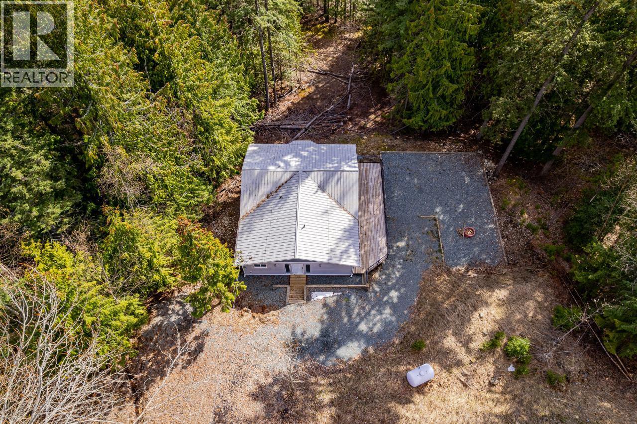 7430 Crowfoot Drive, Anglemont, British Columbia