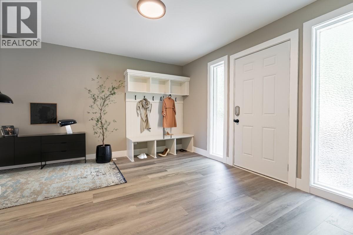 7430 Crowfoot Drive, Anglemont, British Columbia