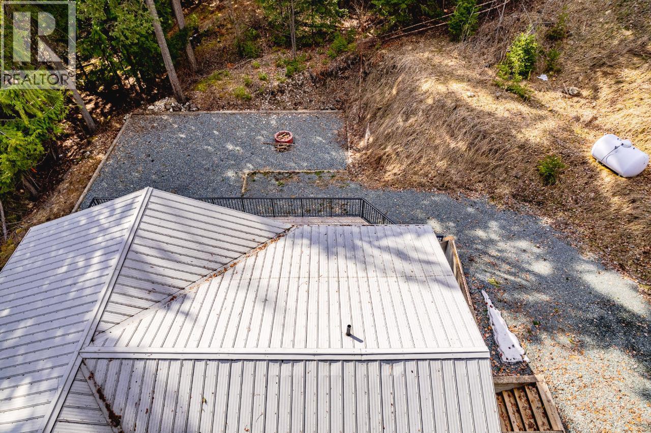 7430 Crowfoot Drive, Anglemont, British Columbia