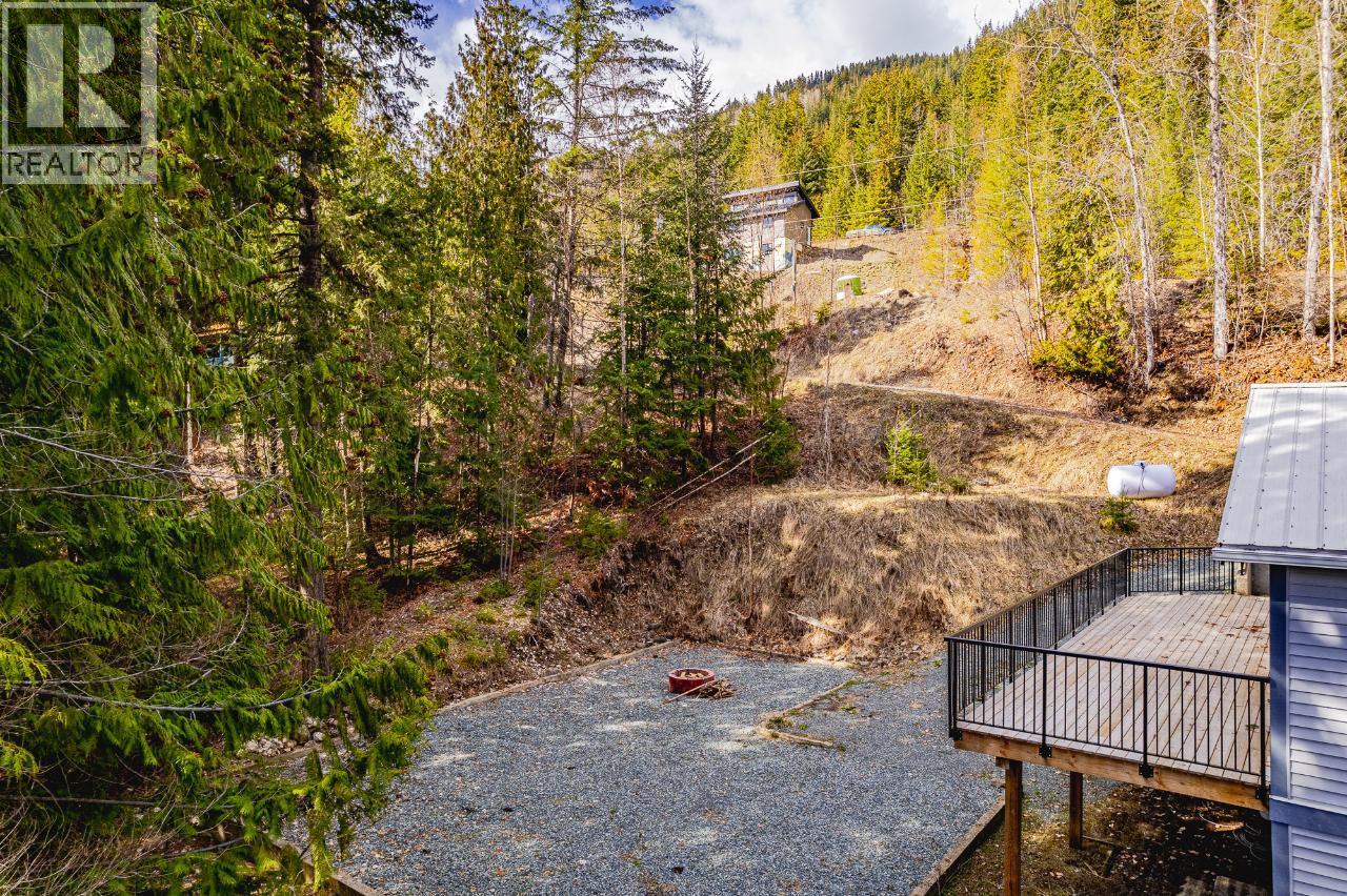 7430 Crowfoot Drive, Anglemont, British Columbia