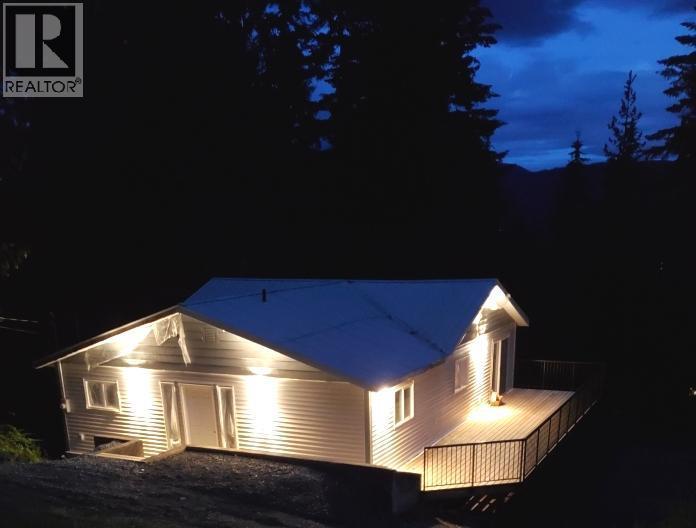 7430 Crowfoot Drive, Anglemont, British Columbia