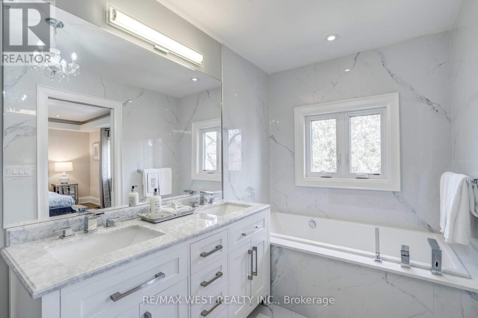 352b Lawrence Avenue W, Toronto (bedford Park-nortown), Ontario