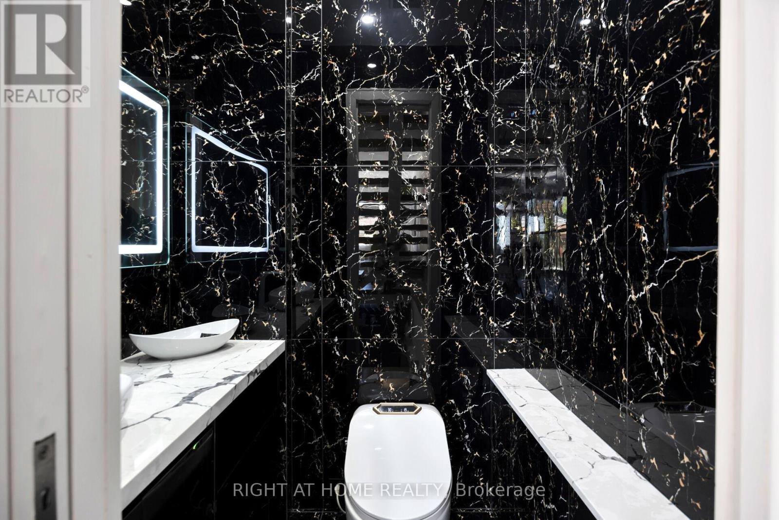 40 Sixth Street, Toronto (new Toronto), Ontario