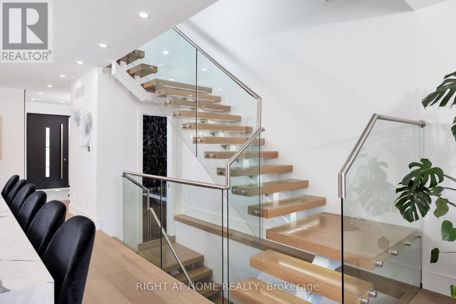 40 Sixth Street, Toronto (new Toronto), Ontario