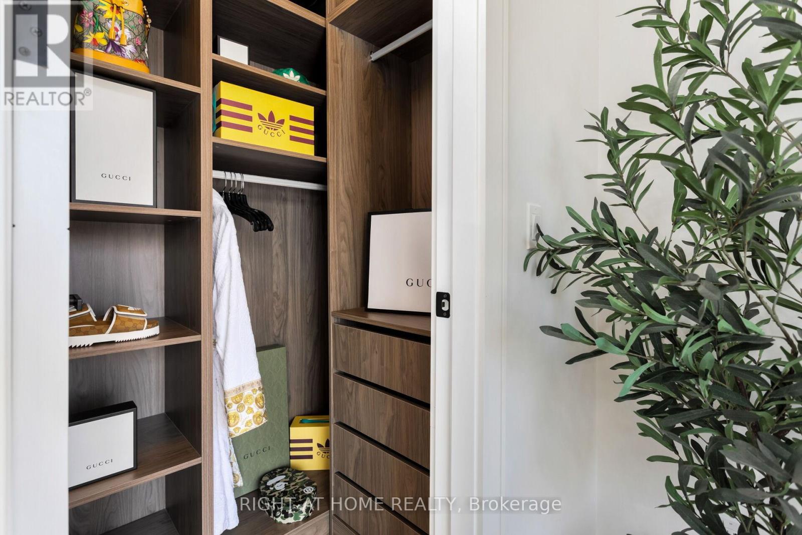 40 Sixth Street, Toronto (new Toronto), Ontario