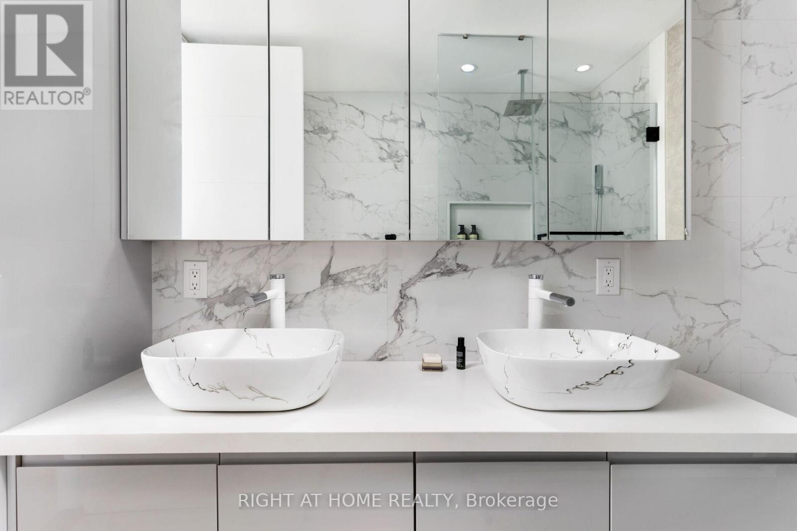 40 Sixth Street, Toronto (new Toronto), Ontario