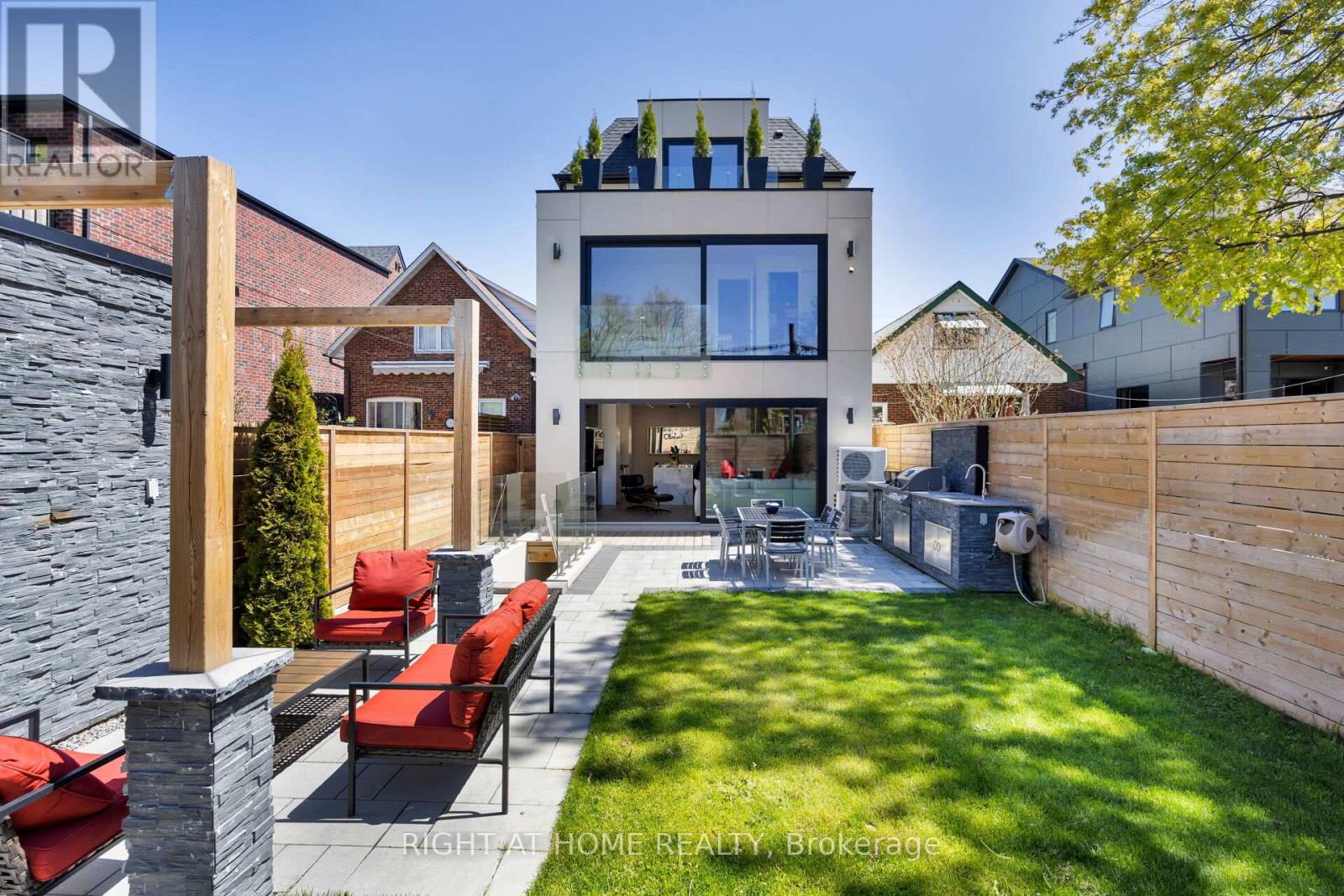 40 Sixth Street, Toronto (new Toronto), Ontario