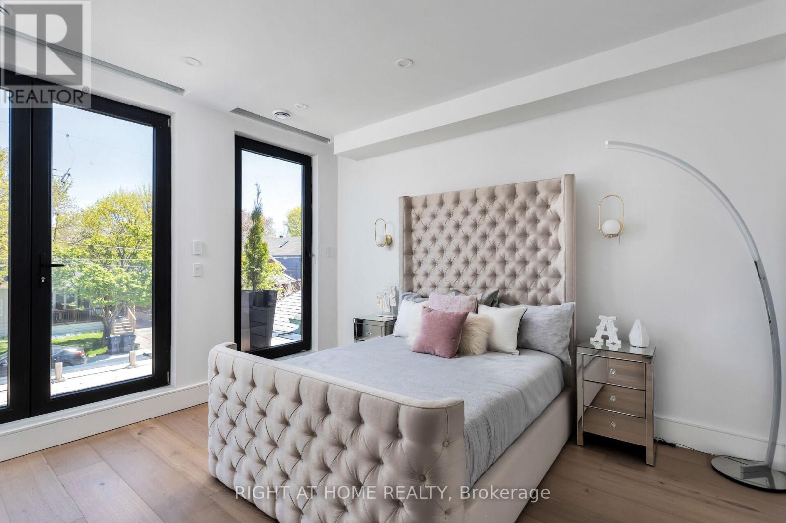 40 Sixth Street, Toronto (new Toronto), Ontario