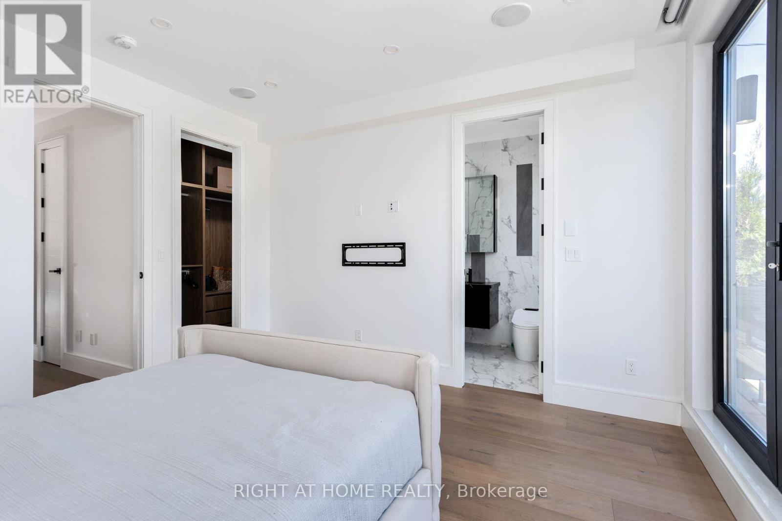 40 Sixth Street, Toronto (new Toronto), Ontario