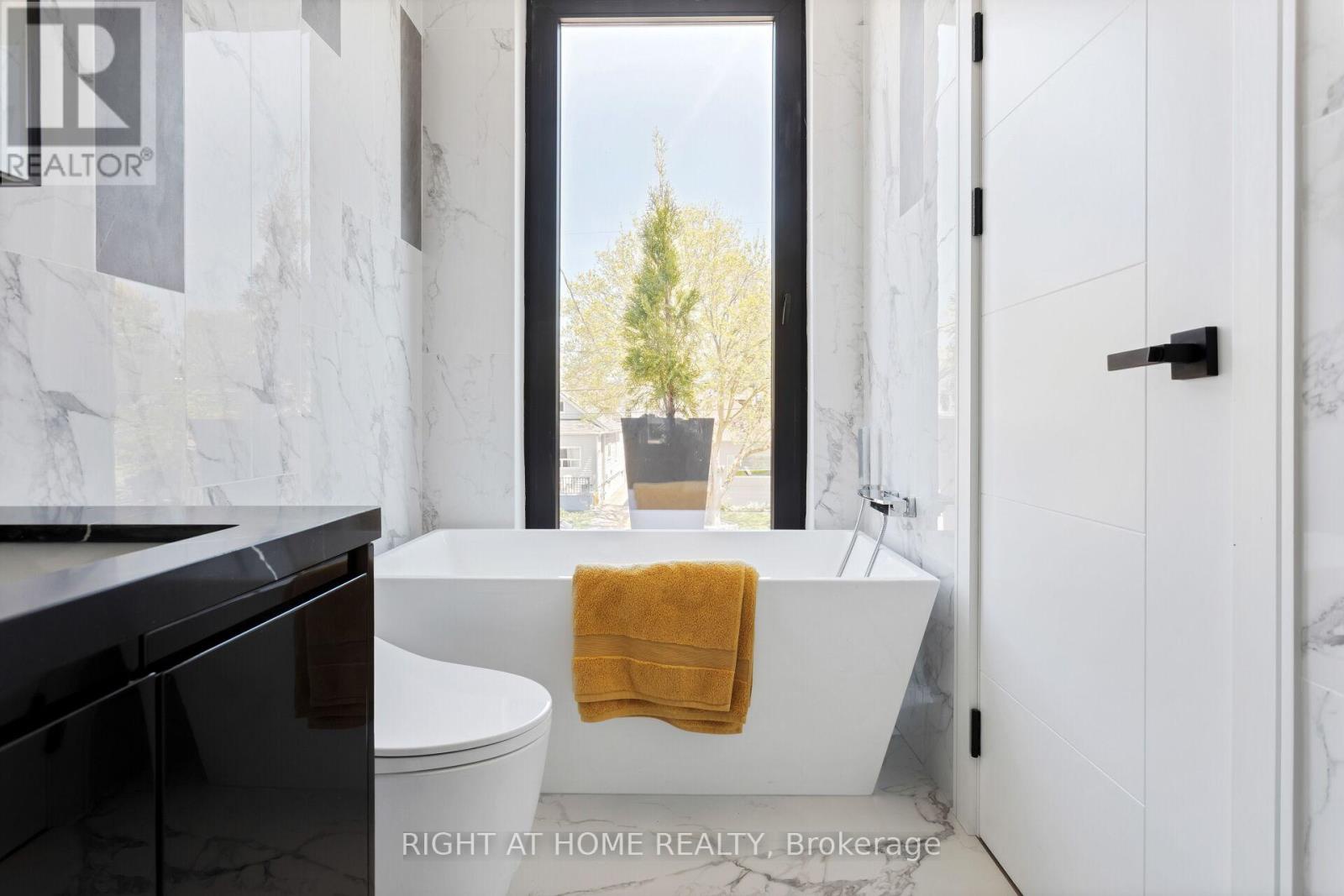 40 Sixth Street, Toronto (new Toronto), Ontario