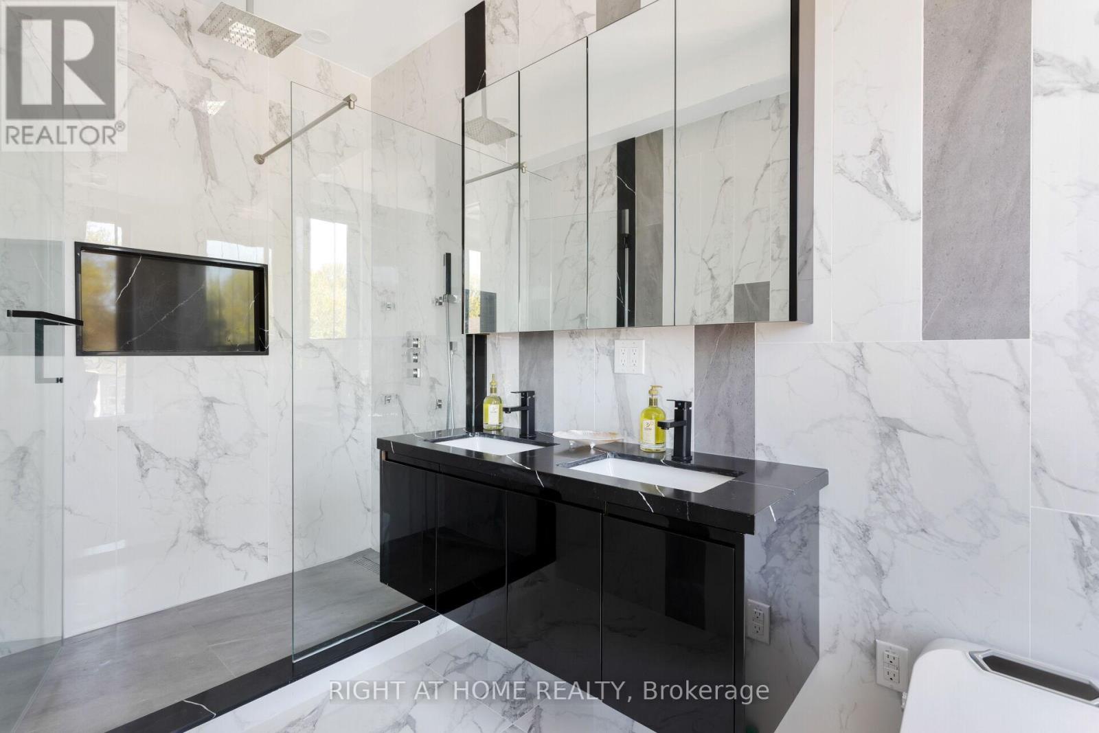 40 Sixth Street, Toronto (new Toronto), Ontario