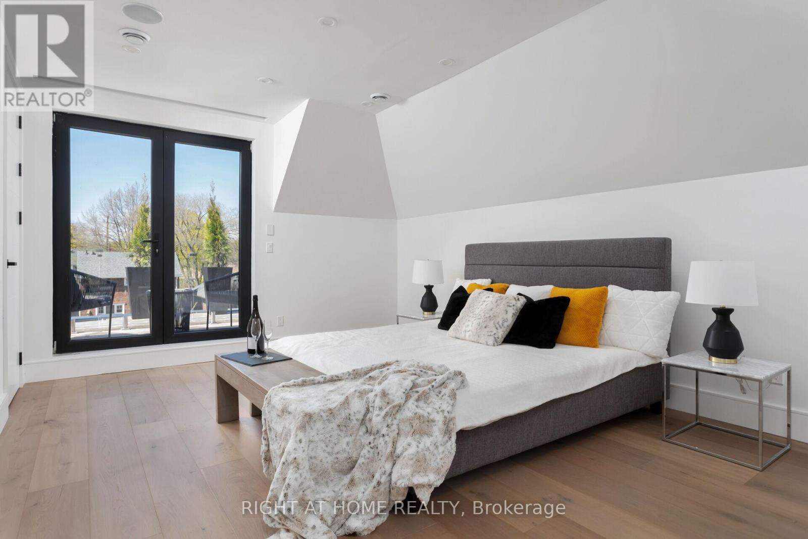 40 Sixth Street, Toronto (new Toronto), Ontario