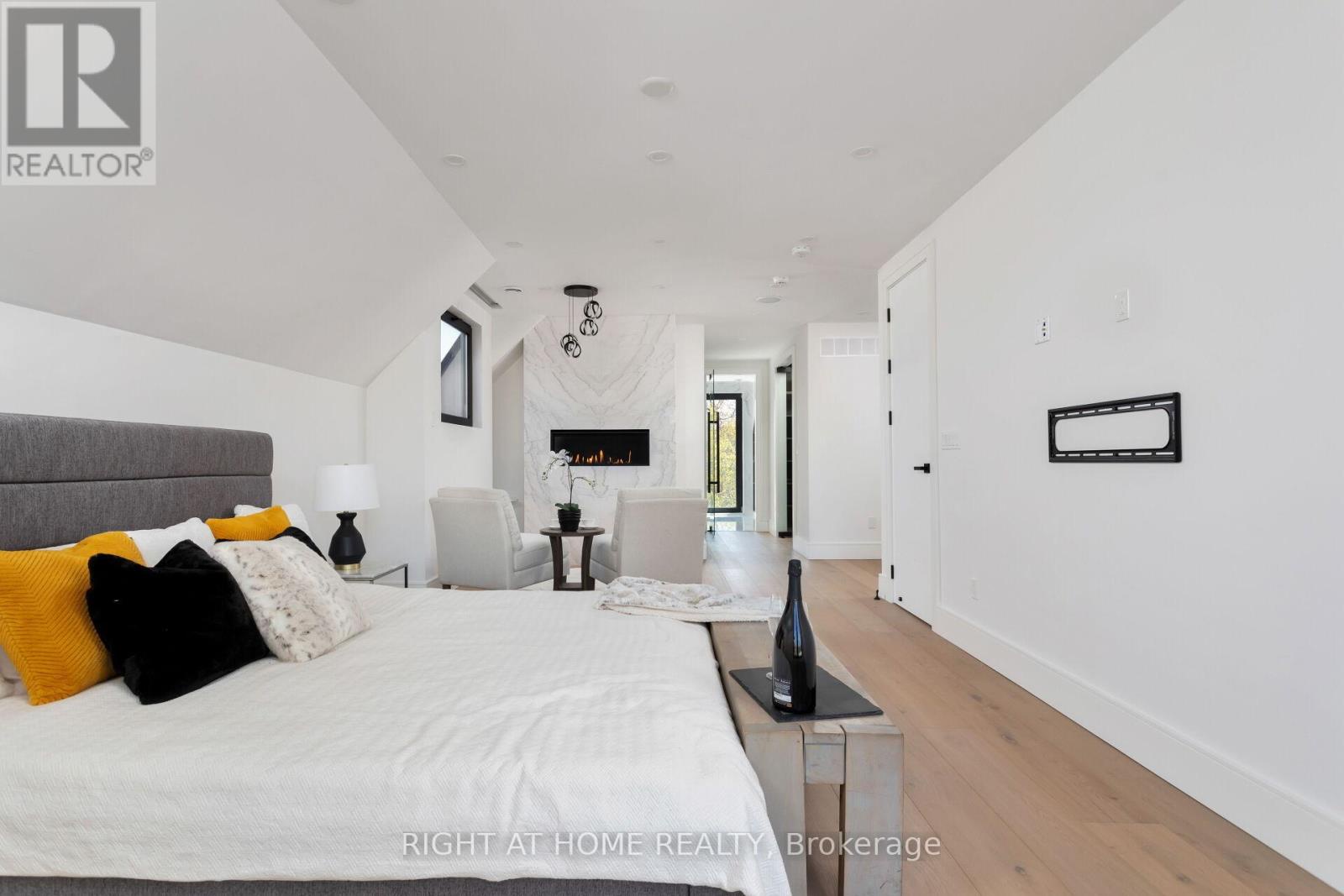 40 Sixth Street, Toronto (new Toronto), Ontario