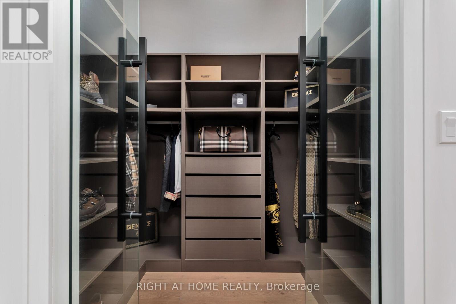 40 Sixth Street, Toronto (new Toronto), Ontario