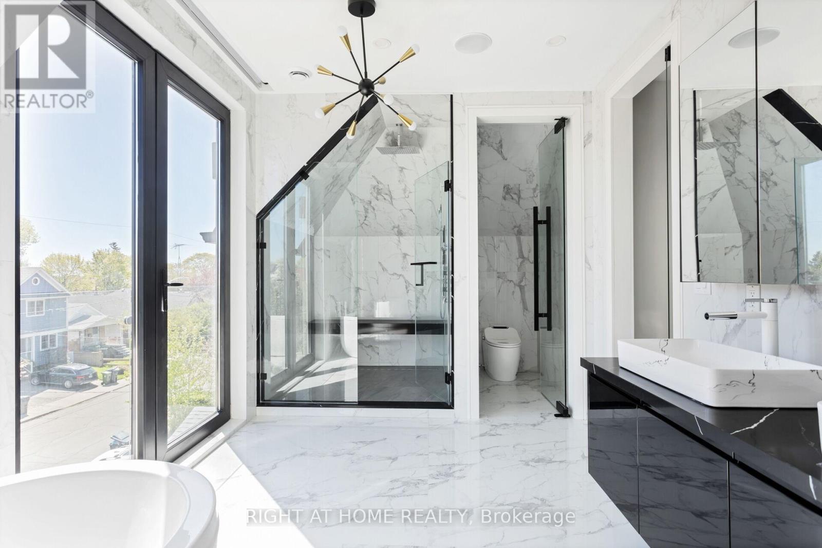 40 Sixth Street, Toronto (new Toronto), Ontario