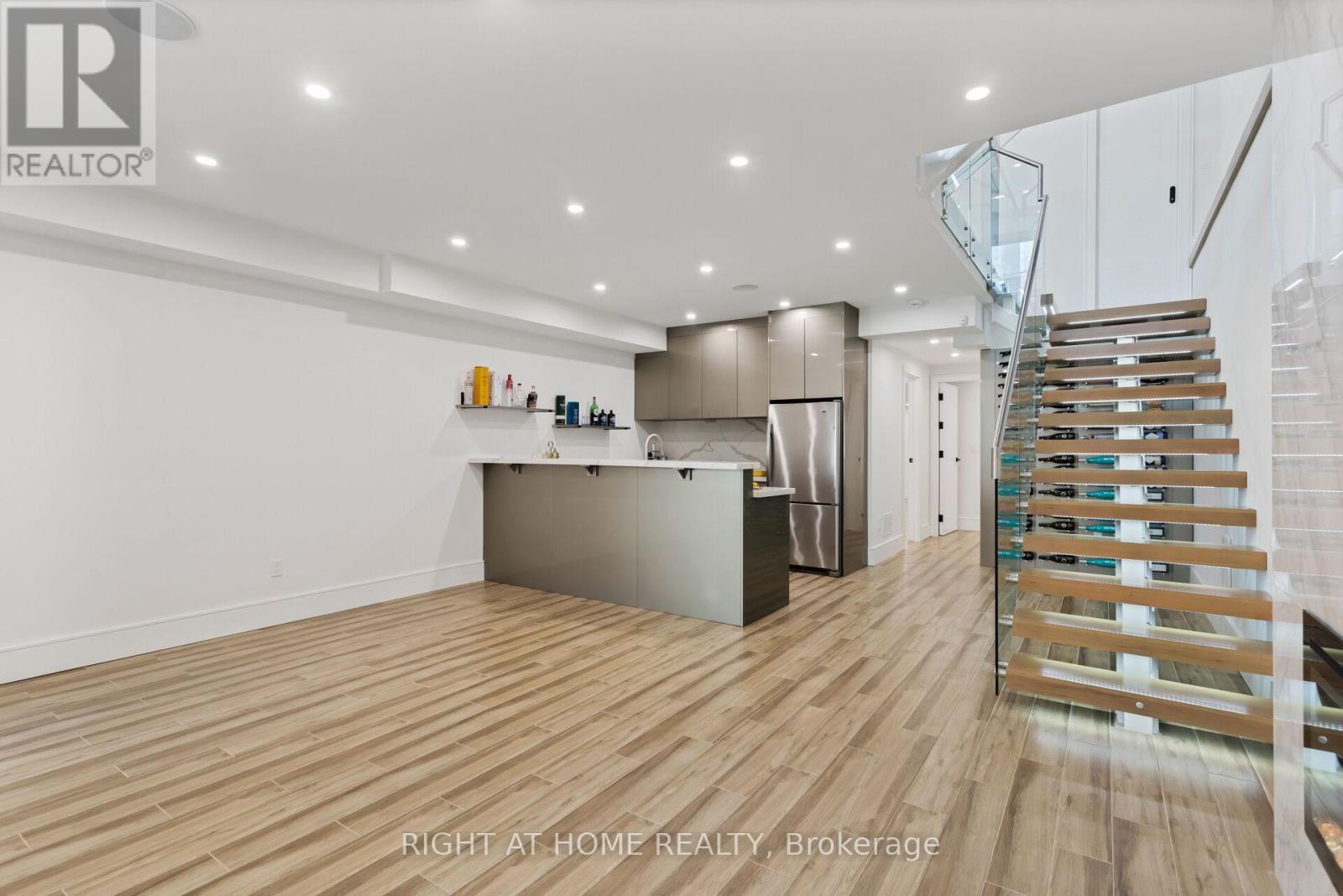 40 Sixth Street, Toronto (new Toronto), Ontario