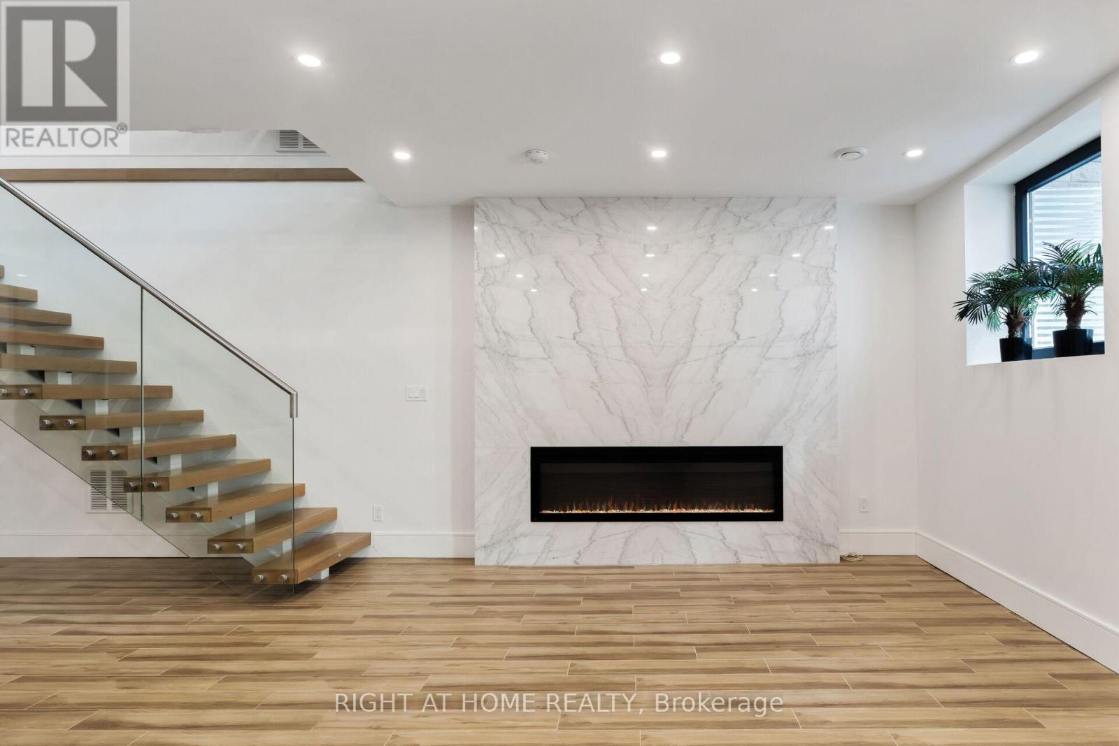 40 Sixth Street, Toronto (new Toronto), Ontario