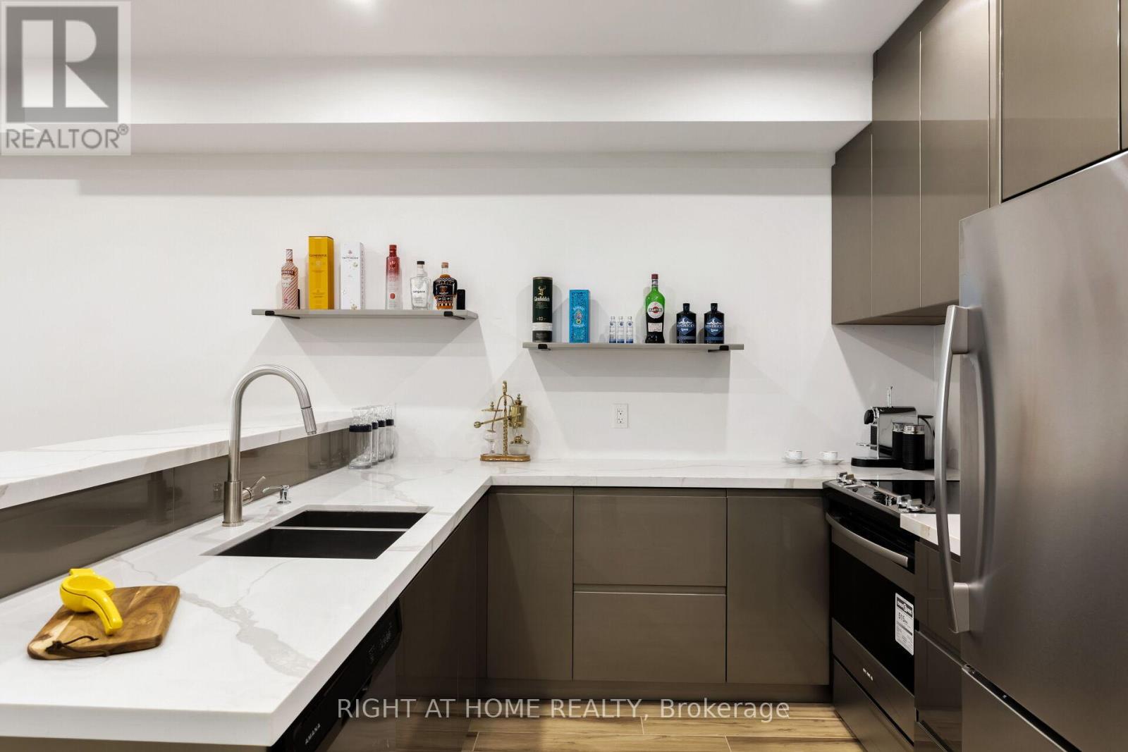 40 Sixth Street, Toronto (new Toronto), Ontario