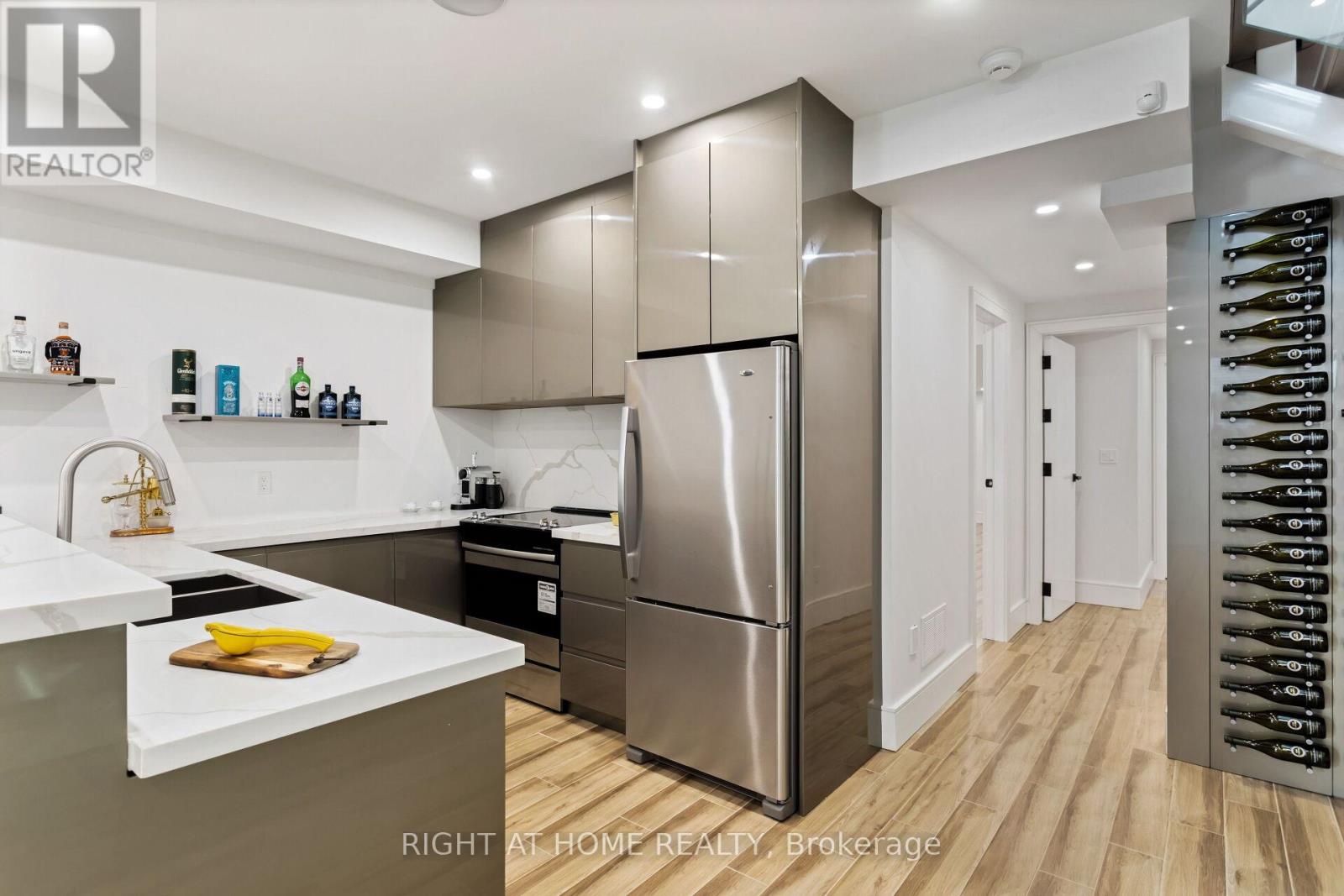 40 Sixth Street, Toronto (new Toronto), Ontario