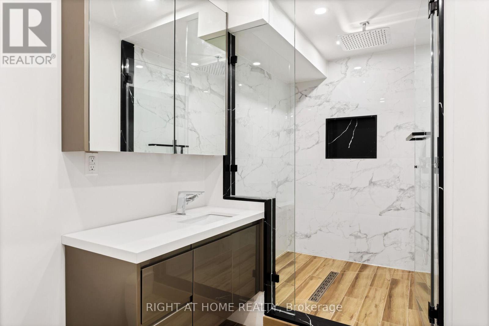 40 Sixth Street, Toronto (new Toronto), Ontario