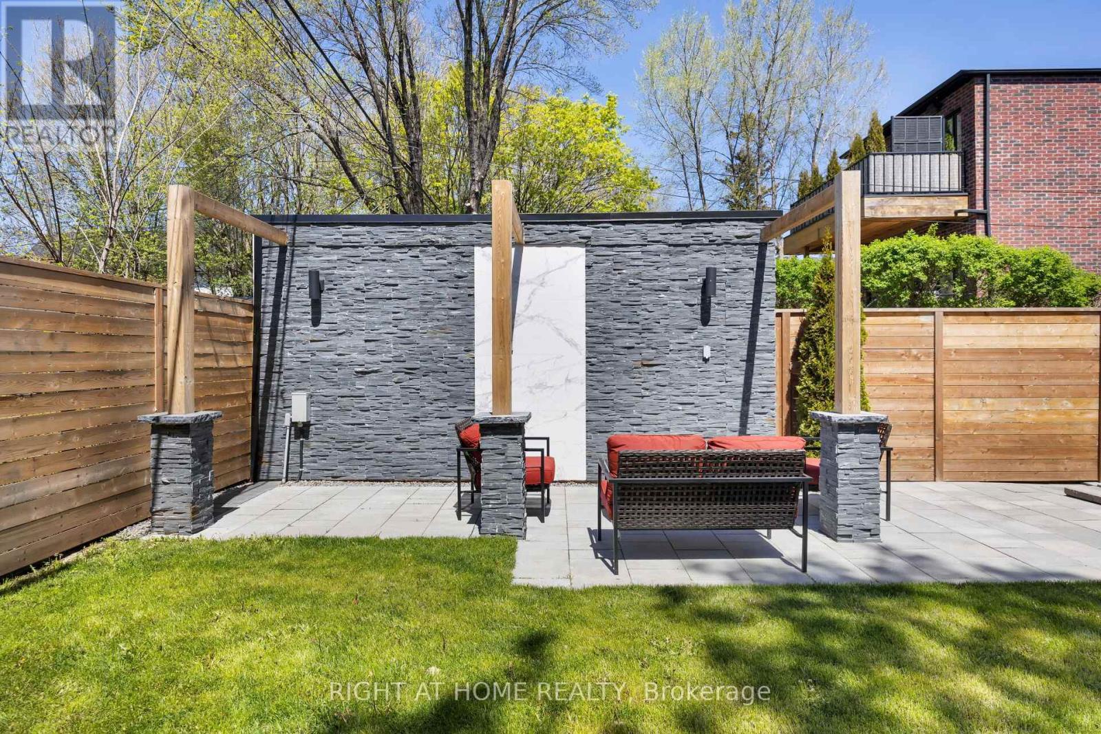 40 Sixth Street, Toronto (new Toronto), Ontario