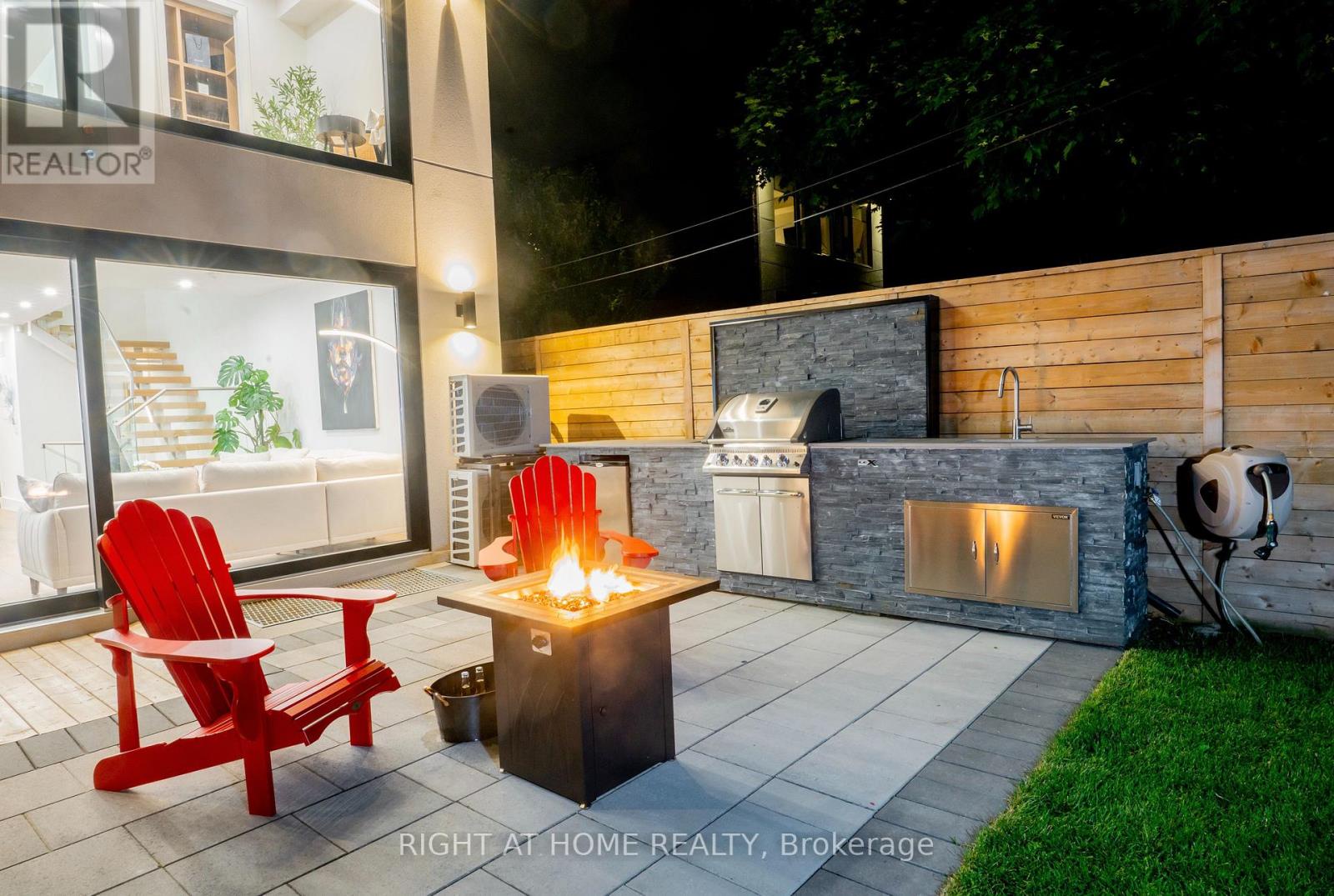 40 Sixth Street, Toronto (new Toronto), Ontario