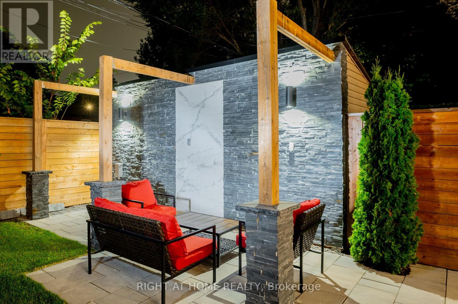 40 Sixth Street, Toronto (new Toronto), Ontario